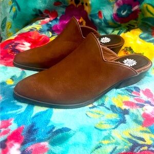 Women’s Yellowbox Mules